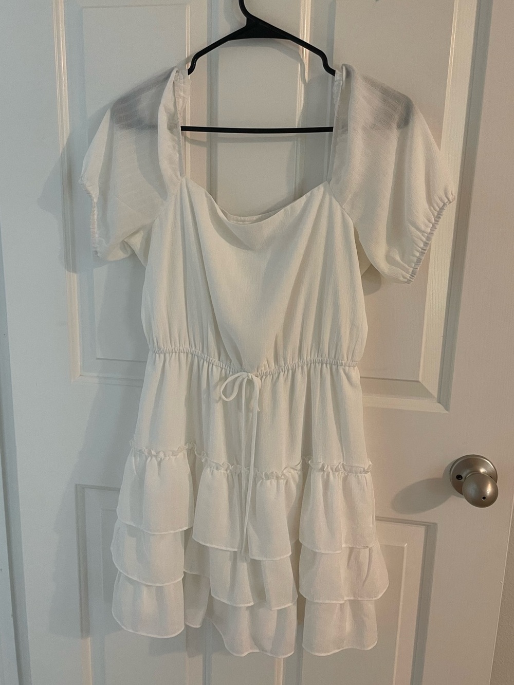 White Simple Scoop Neck Dress